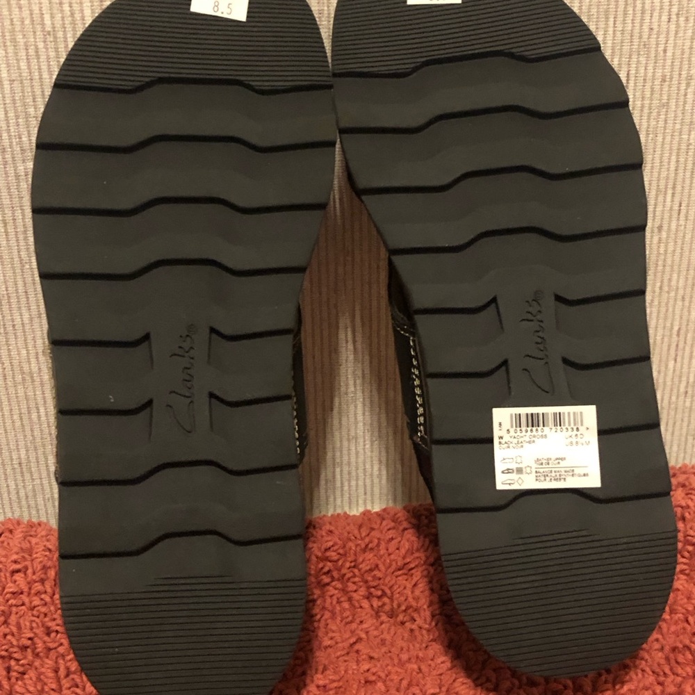 Clarks Black and Tan Leather Sandals - Picture 3 of 7
